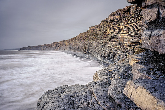 Tranquil hide-away, Nash point