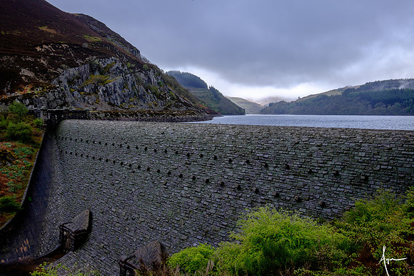 Caban coch dam
