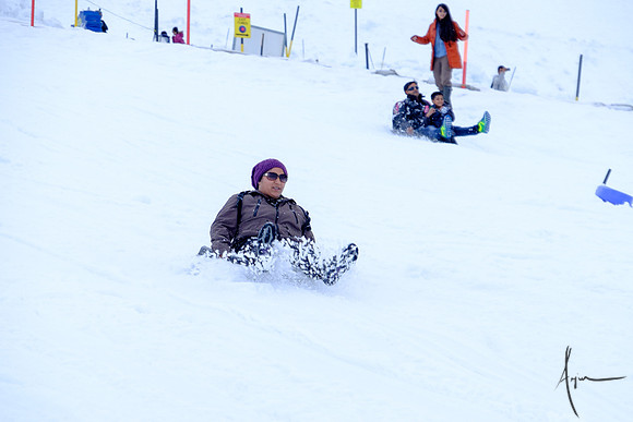 Suchi on the snowboards
