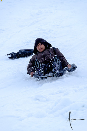 Suchi on the snowboards
